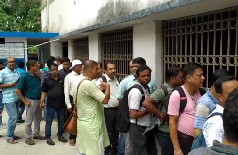 তীব্র দাবদাহেও গণতান্ত্রিক দায়িত্বে অটল—নদীয়ায় পোস্টাল ব্যালটে ভোট কর্মীদের নজিরবিহীন ভিড়